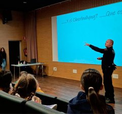 Villanueva de la Cañada | El Agente Tutor imparte una charla sobre bullying en el Liceo Molière
