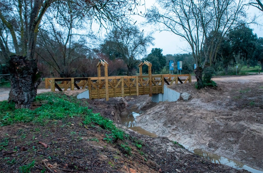 Boadilla del Monte | Finalizan los trabajos de restauración de la pasarela de acceso al monte desde el polideportivo Ángel Nieto
