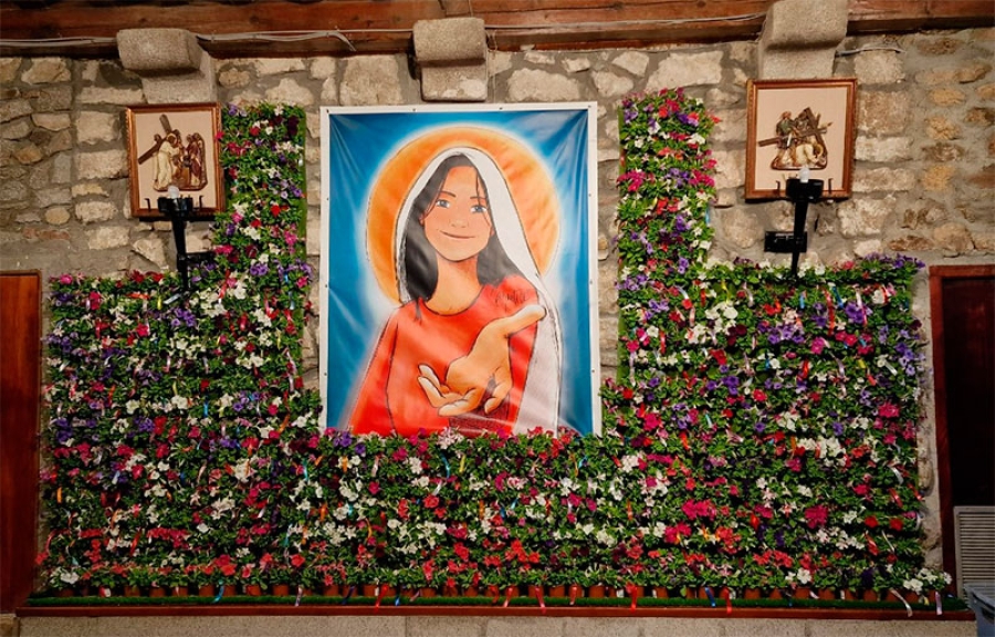 Moralzarzal | La parroquia de Moralzarzal estrena jardín vertical en su interior