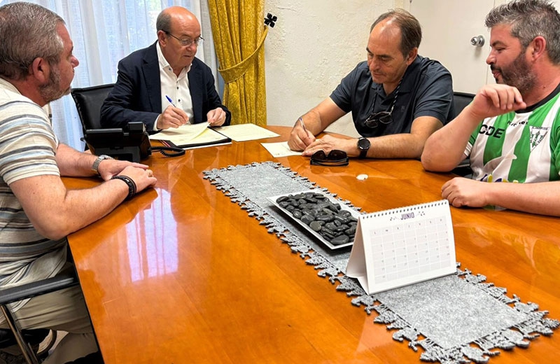El Escorial | El Ayuntamiento firma convenios con el Club Ciclista Escurialense y con la Sociedad Deportiva y Cultural El Escorial