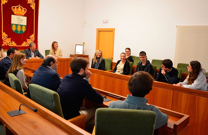 Villanueva de la Cañada | Recepción de estudiantes franceses en la Casa Consistorial