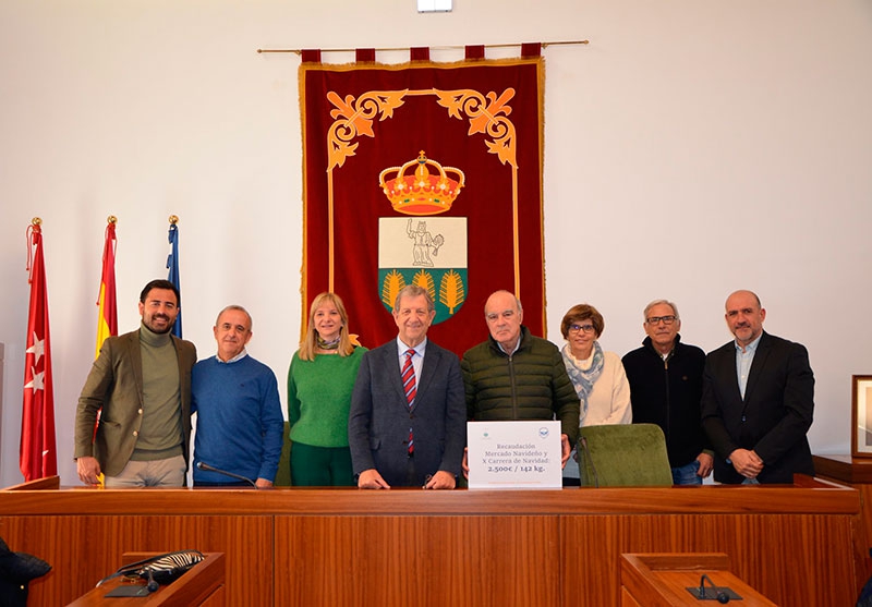 Villanueva de la Cañada | Entrega al Banco de Alimentos de Madrid de 2.500 euros y 142 kilos de comida