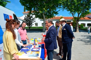 Villanueva de la Cañada | El autobús informativo “Europa marcha” hace parada en el municipio