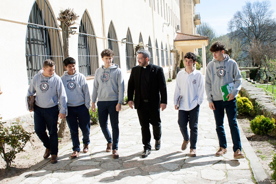 Entrevista a Eliert Jerez Díaz-Flores, rector del Colegio-Seminario Menor "La Inmaculada y San Dámaso" en Rozas de Puerto Real