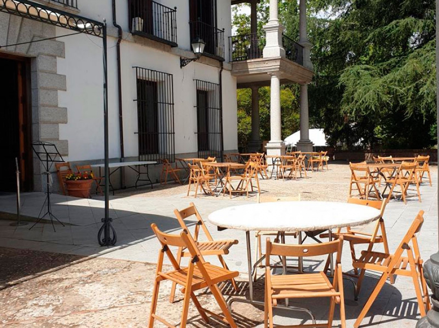 Villaviciosa de Odón | El Ayuntamiento publica un pliego para conceder la explotación del servicio de café bar en la terraza de la Casa de Godoy