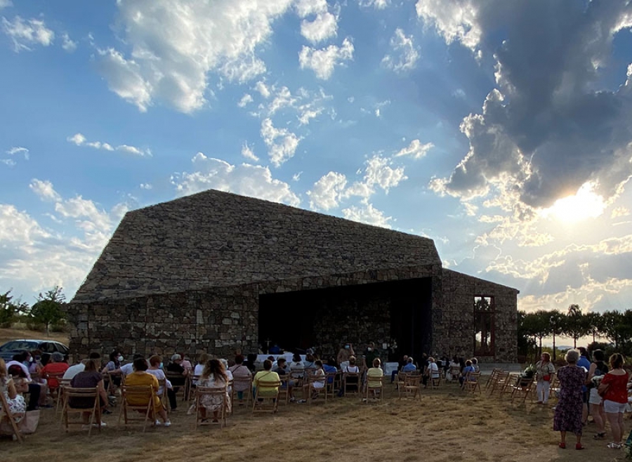 Navas del Rey | El Ayuntamiento y la Hermandad de San Antonio adquieren una parcela colindante a la ermita