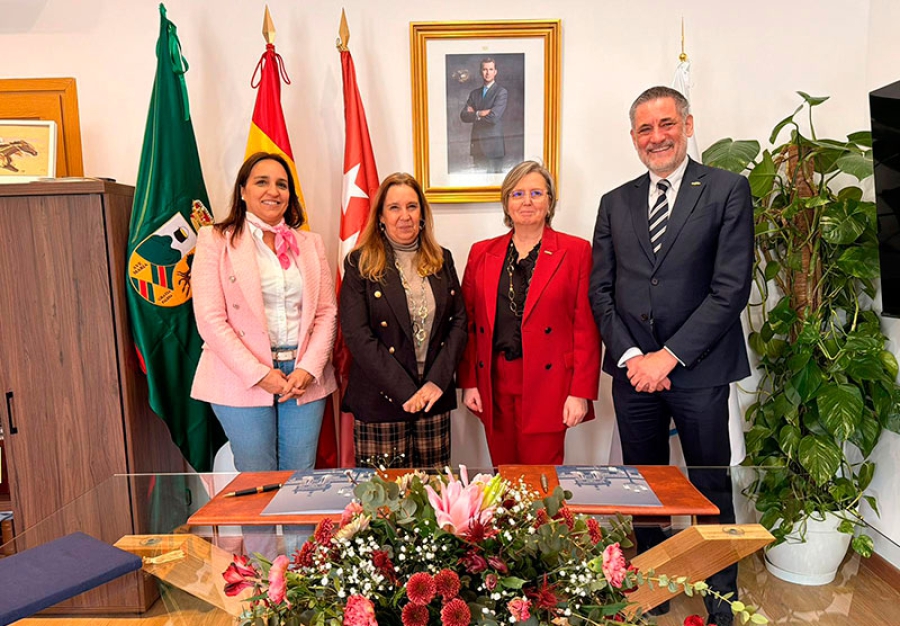 Hoyo de Manzanares | El Ayuntamiento de Hoyo de Manzanares firma un convenio con Hisdesat para el fomento del empleo local