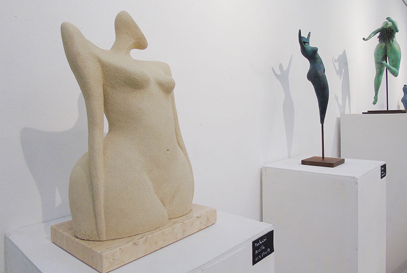 Colmenarejo | El Centro Cultural Manuel Entero acoge la exposición de escultura en cerámica “Sentidos” de Gloria Cediel