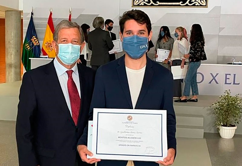 Villanueva de la Cañada | Un joven villanovense, mejor alumno de la promoción de Farmacia en la UAX