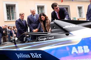 La presidenta regional presenta el Campeonato del Mundo de Fórmula E 2026 que se celebra por primera vez en la Comunidad de Madrid: “Llega para quedarse”