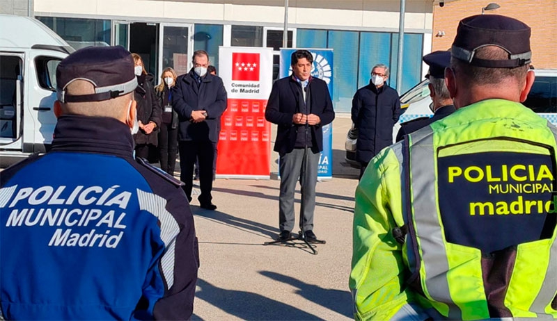 TRANSPORTES | La Comunidad de Madrid cede al Ayuntamiento de la capital un vehículo destinado a la inspección y vigilancia del transporte por carretera