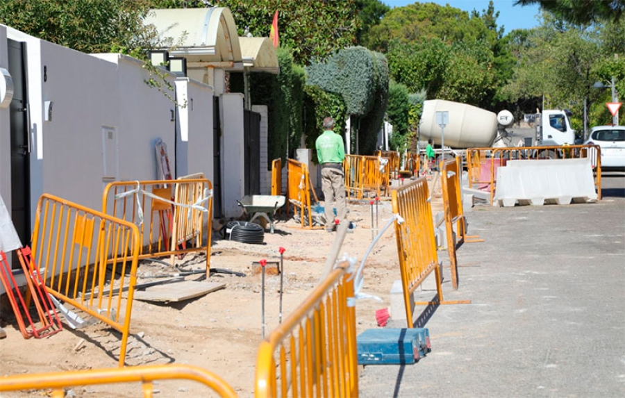 Boadilla del Monte | En marcha las obras de acerado y construcción de un aparcamiento ecológico en Isla Coelleira (Valdepastores)