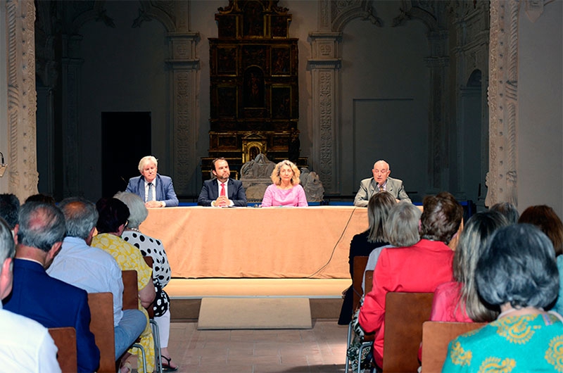 Guadarrama | Los alumnos el Aula de Humanidades de Guadarrama reciben sus diplomas en la Universidad de Alcalá