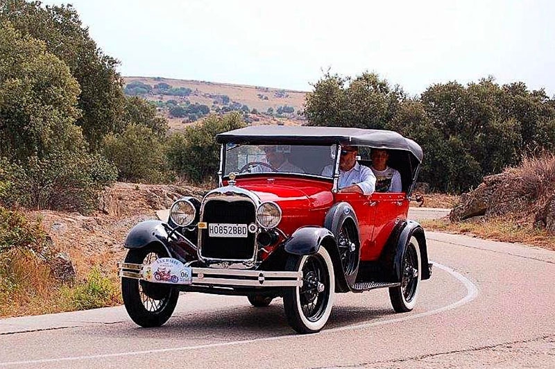 San Lorenzo de El Escorial | Más de 20 vehículos de época de Veteran Car Club llegan este sábado a San Lorenzo de El Escorial