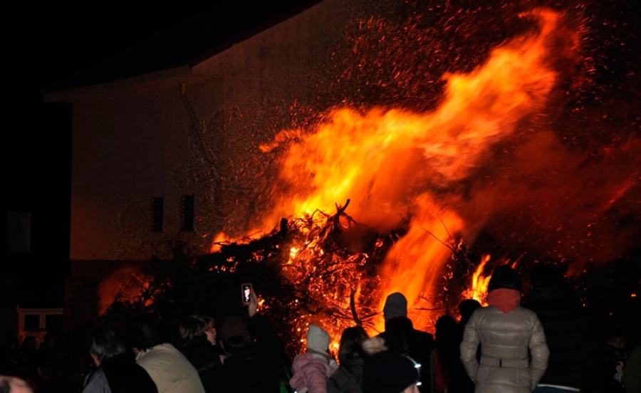 Moralzarzal | Luminaria: un gran fuego, chocolate, churros y bizcochos, el 19 de enero en Moralzarzal