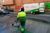 Galapagar | El Ayuntamiento pone en marcha un plan de limpieza integral de las aceras del casco urbano