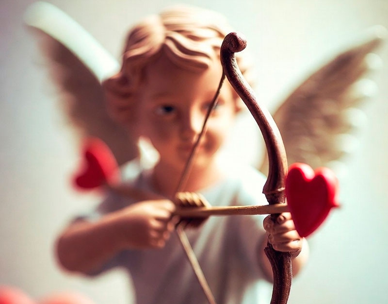 Cupido presenta el nuevo poemario de Fernando Marín: flechas directas al corazón este San Valentín