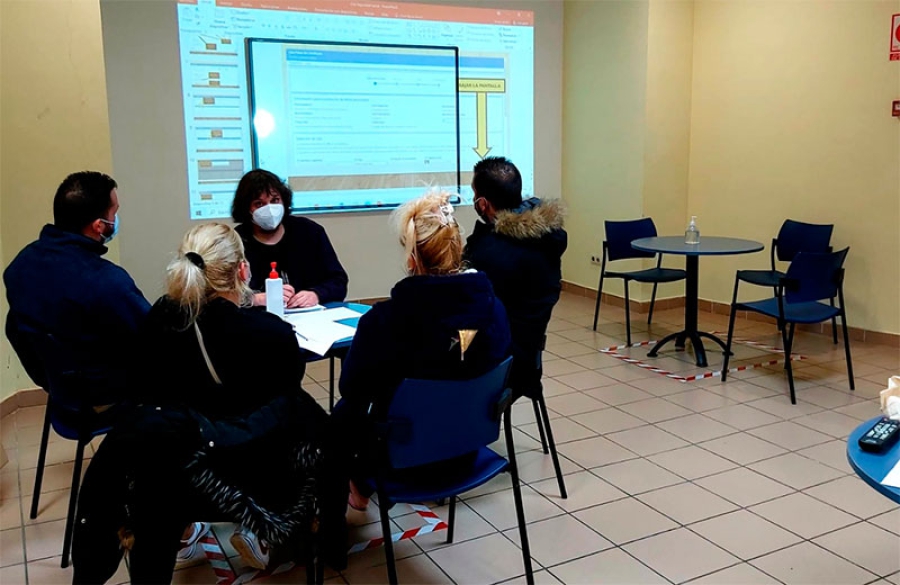 Arroyomolinos | El Ayuntamiento de Arroyomolinos inicia los talleres de alfabetización Digital
