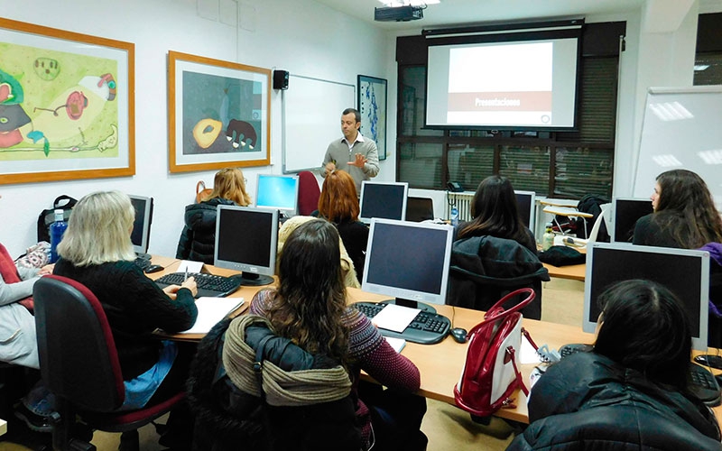 San Lorenzo de El Escorial | El Centro de Difusión de la Innovación realiza una encuesta para conocer los intereses de los usuarios