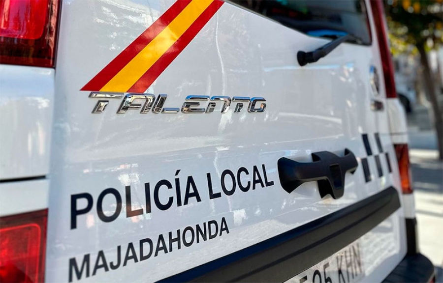 Majadahonda | La Policía Local de Majadahonda detiene infraganti a dos jóvenes acusados de varios robos en interior de vehículos