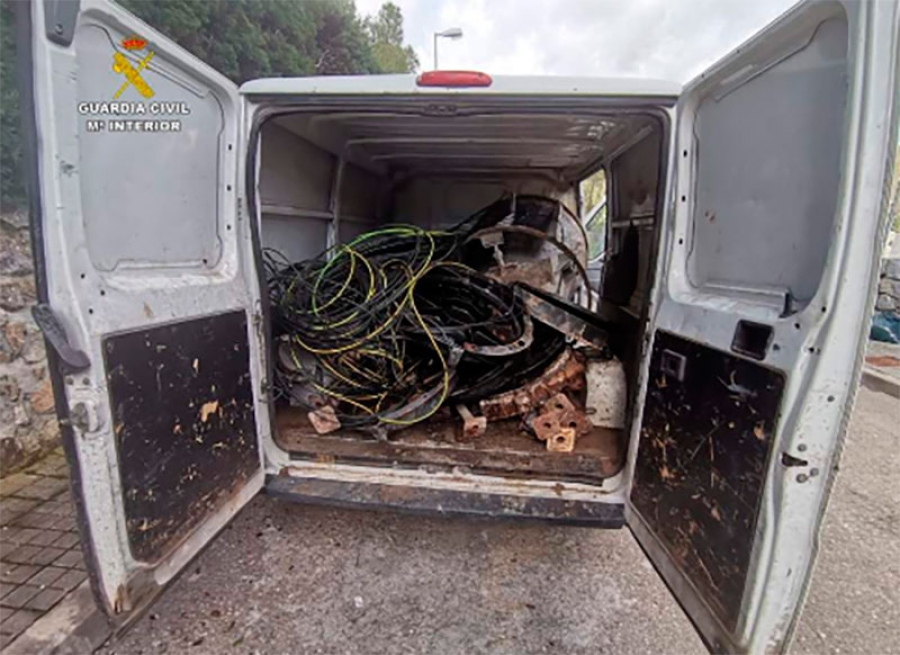 Guadarrama | La Guardia Civil detiene a tres personas como presuntos responables del robo de cobre del alumbrado público de Guadarrama