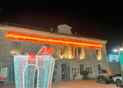 Valdemorillo | El municipio llena de luz y color sus calles con el nuevo alumbrado navideño