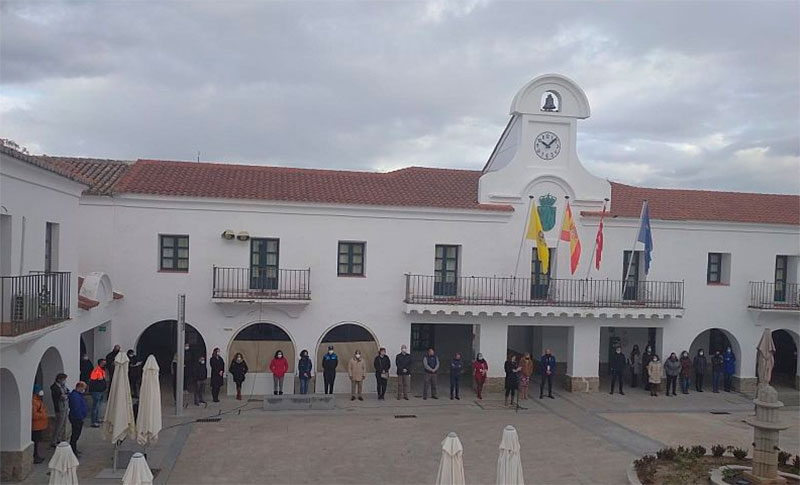 Villanueva del Pardillo |  El Ayuntamiento celebra su minuto de silencio contra la Violencia de Género