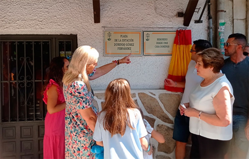 Collado Villalba | Emotivo homenaje póstumo al hostelero Domingo Gómez Fernández en la Plaza de la Estación