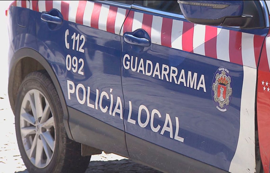 Guadarrama | El Ayuntamiento de Guadarrama completa el vestuario de los agentes de Policía Local