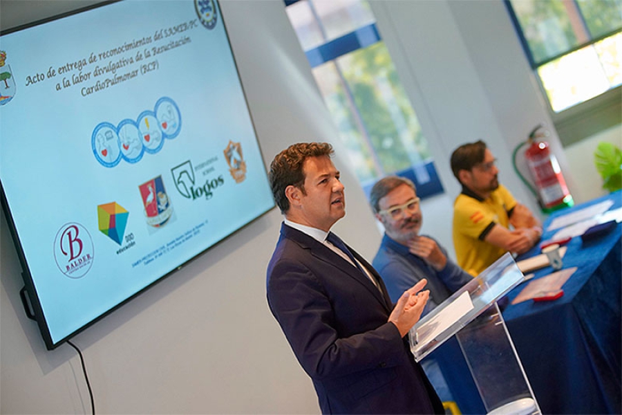 Las Rozas | De la Uz participa en la entrega de los premios del SAMER