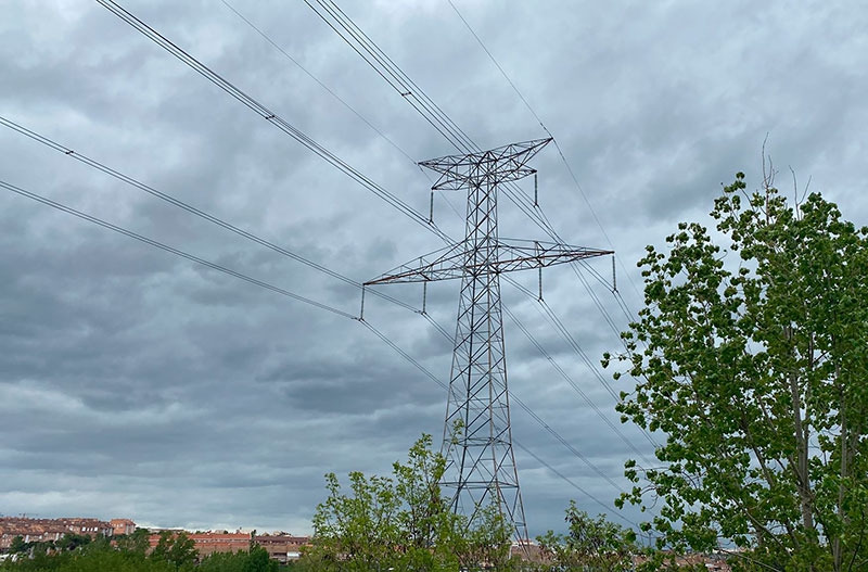 Arroyomolinos | Luz verde a la retirada de las líneas de alta tensión que atraviesan el casco urbano