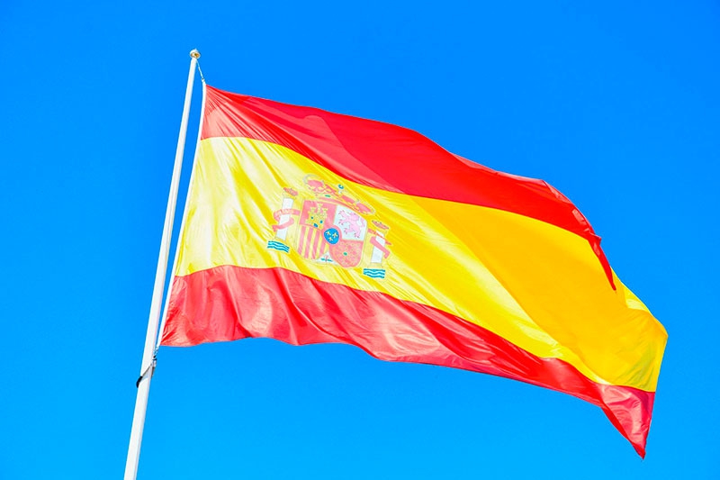 Villanueva de la Cañada | Reparto de banderas de España con motivo del Día de la Constitución