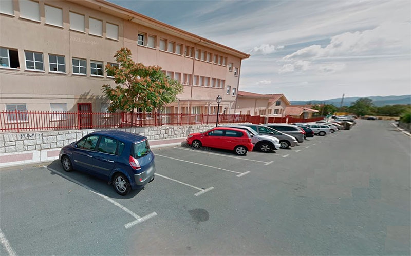 Becerril de la Sierra | Inhabilitado el aparcamiento de la calle Cáceres por reformas en el colegio Juan Ramón Jiménez