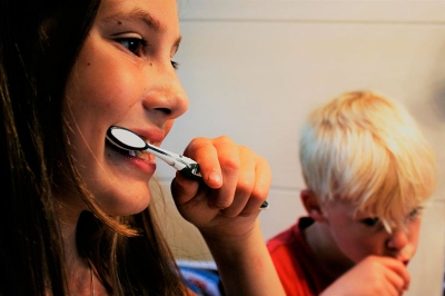 Qué debemos tener en cuenta al cepillarnos los dientes