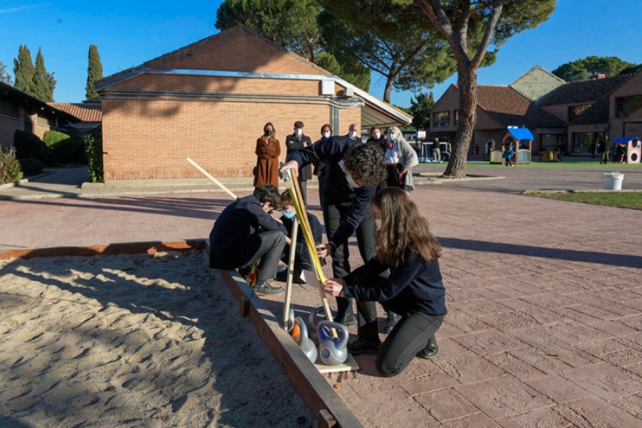 Villanueva de la Cañada | Lanzamiento de cohetes de alumnos del colegio SEK-El Castillo