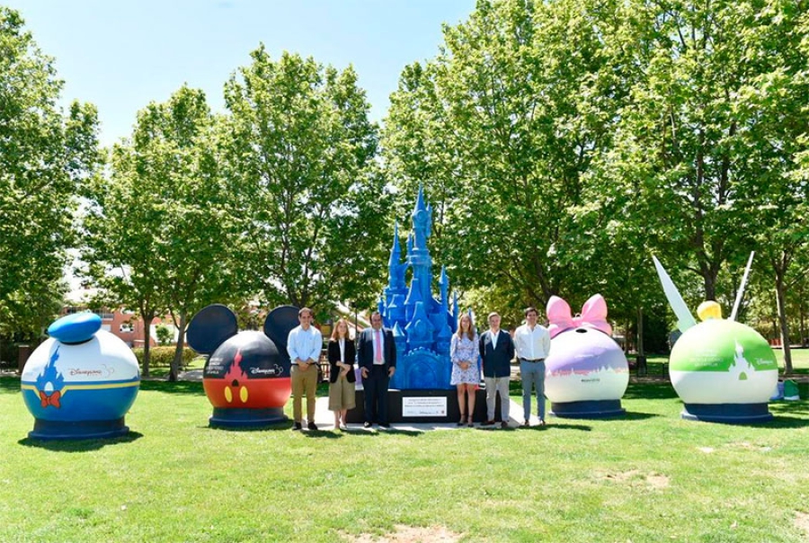 Boadilla del Monte | Ecovidrio y Disneyland París instalan en Boadilla el castillo de la Bella Durmiente fabricado con vidrio reciclado