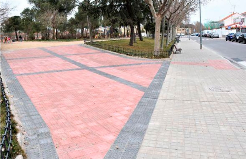 Villaviciosa de Odón | Prosiguen los trabajos de adecuación de pavimentos y mejora de la accesibilidad en diversas zonas del municipio