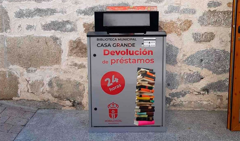 Moralzarzal | La Biblioteca Municipal incorpora un buzón de devolución de préstamos
