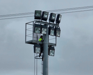 Arroyomolinos | Arroyomolinos inicia los trabajos para renovar la iluminación de sus campos de fútbol