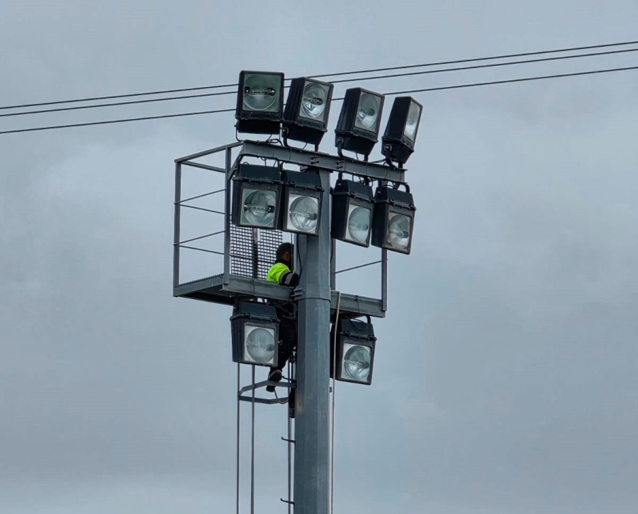 Arroyomolinos | Arroyomolinos inicia los trabajos para renovar la iluminación de sus campos de fútbol