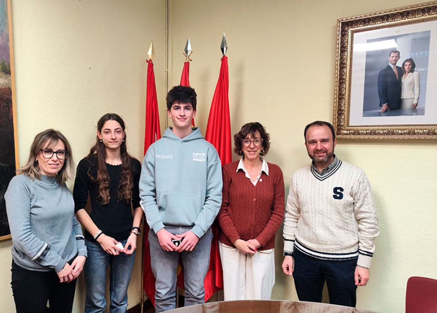 Guadarrama | El alcalde de Guadarrama se reúne con los alumnos premiados en el II Congreso de Bachillerato de Excelencia
