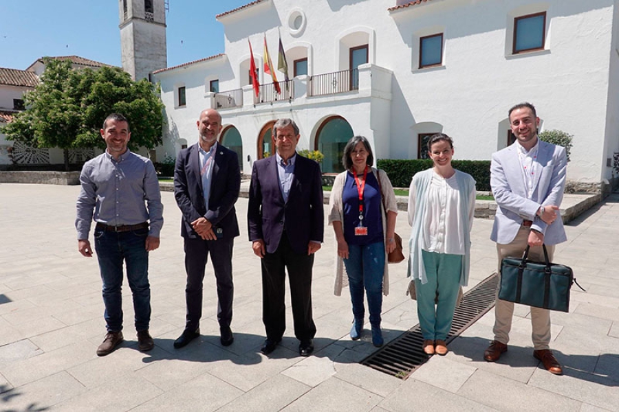 Villanueva de la Cañada |  Encuentro con una delegación de Cruz Roja