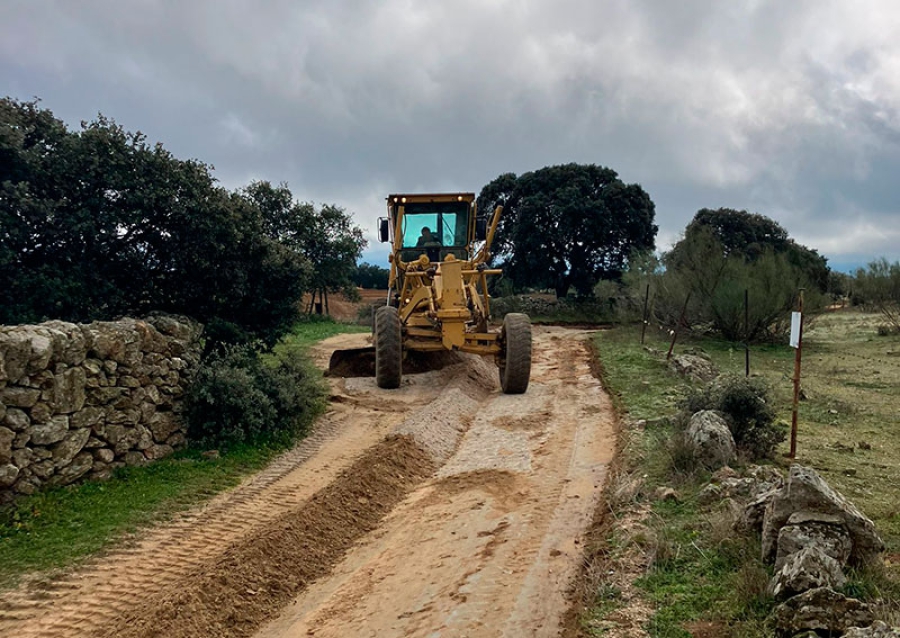 Valdemorillo | Ya en ejecución el arreglo de los caminos y vías más transitados de Valdemorillo