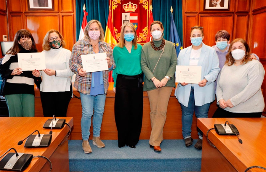 San Lorenzo de El Escorial | El Ayuntamiento entrega los premios del II Concurso de Escaparates navideños