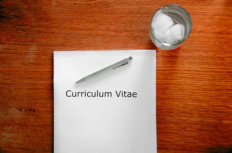 CUESTIÓN DE RESPONSABILIDAD | Puerta giratoria Vs Curriculum Vitae