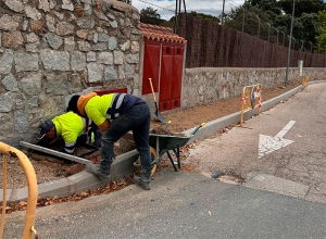 Galapagar | Arrancan en La Canaleja los primeros trabajos de acerado