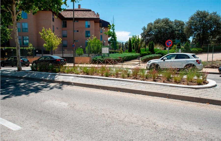 Boadilla del Monte | Finaliza la construcción de jardineras en la mediana de la calle Junta de Castilla y León