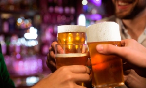 Majadahonda | El Ayuntamiento pone en marcha la acción de apoyo a comerciantes y hosteleros ‘En abril cañas mil’