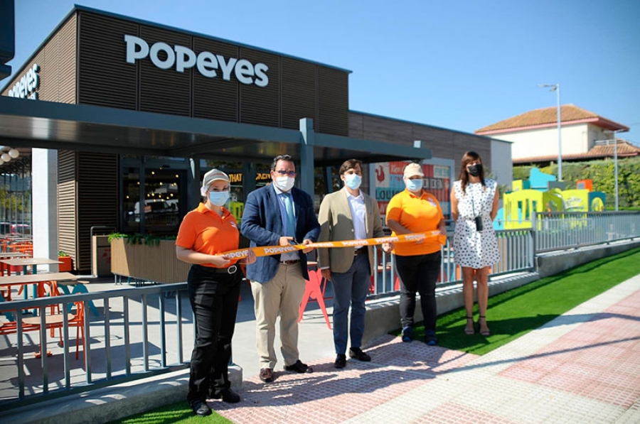 Boadilla del Monte | El alcalde inaugura un restaurante de la cadena Popeyes en Olivar de Mirabal