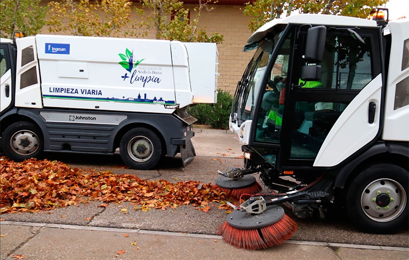 Sevilla la Nueva | Dos nuevas barredoras, coincidiendo con la campaña de refuerzo de limpieza viaria por la caída de la hoja